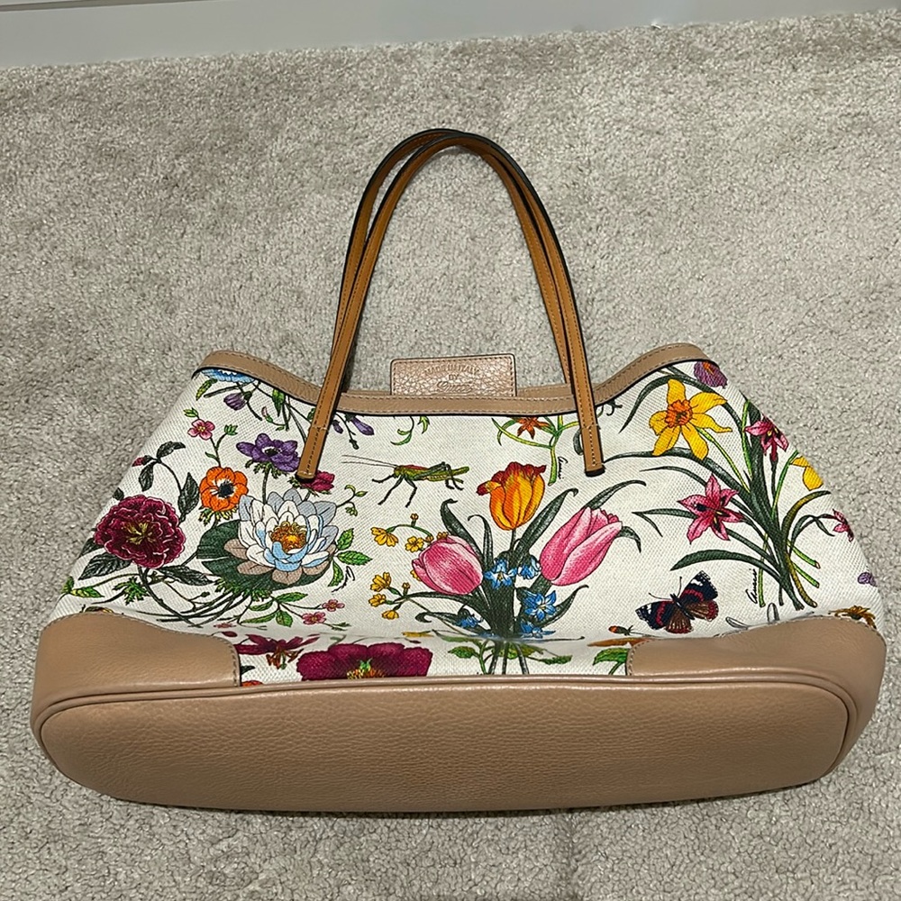 Gucci shoulder bag spring collection
